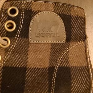 SOREL GREY AND BLACK PLAID WEDGE BOOT